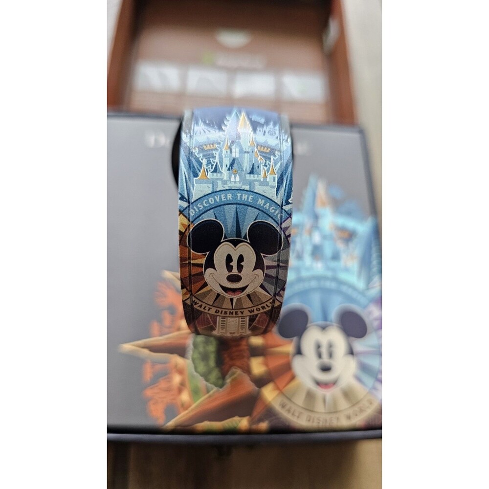 Dooney & Bourke Disney Blue Passport COLLECTION limited Edition Magicband NEW